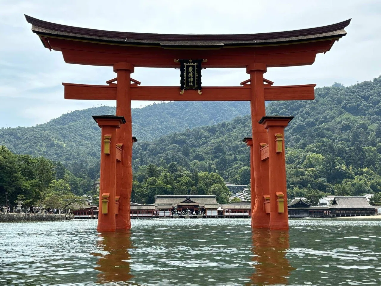 If you want to pass through the Great Torii Gate of Itsukushima