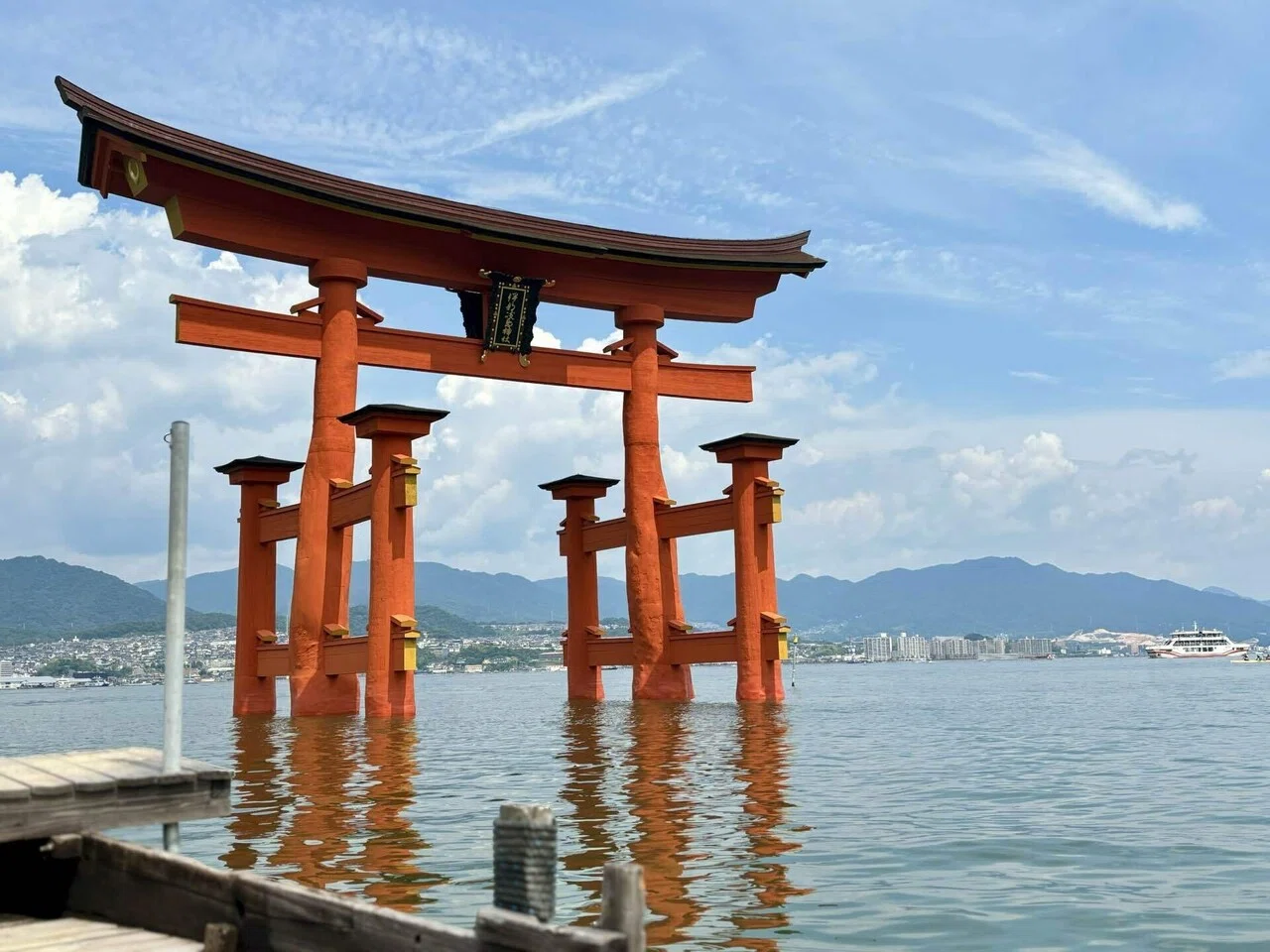 If you want to pass through the Great Torii Gate of Itsukushima