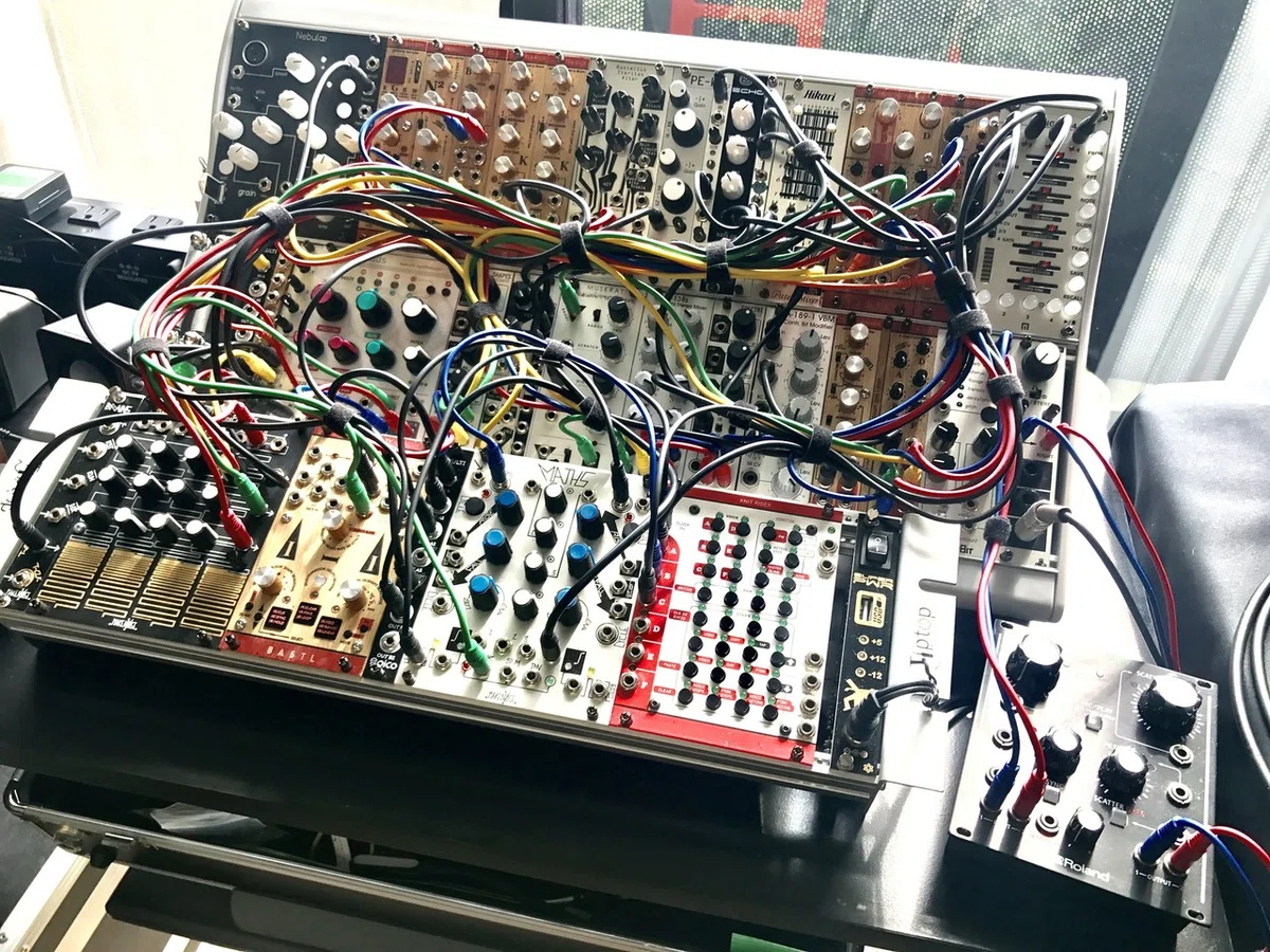 モジュラーシンセのケース遍歴｜Route09/Molecule Plane (Push it! Studio)