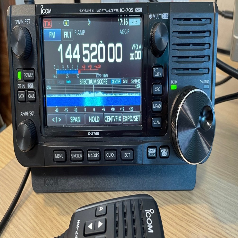 【正規品直輸入】 おまけつき美品！ICOM IC-705 HF~430MHzオールバンド ったらしく トランシーバー