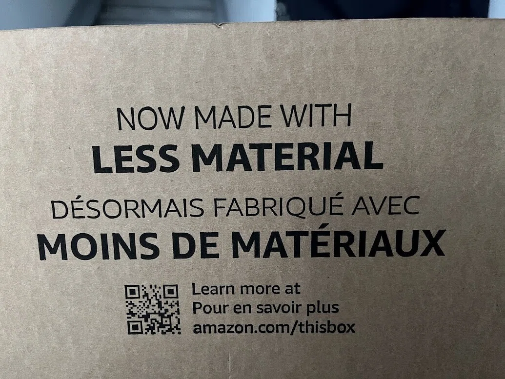  日常見る表示で英語やフランス語に親しむシリーズ。カナダの公式言語は英語とフランス語なので、製品のラベル、外装、説明書などは、2か国語表示が義務 Illustration 