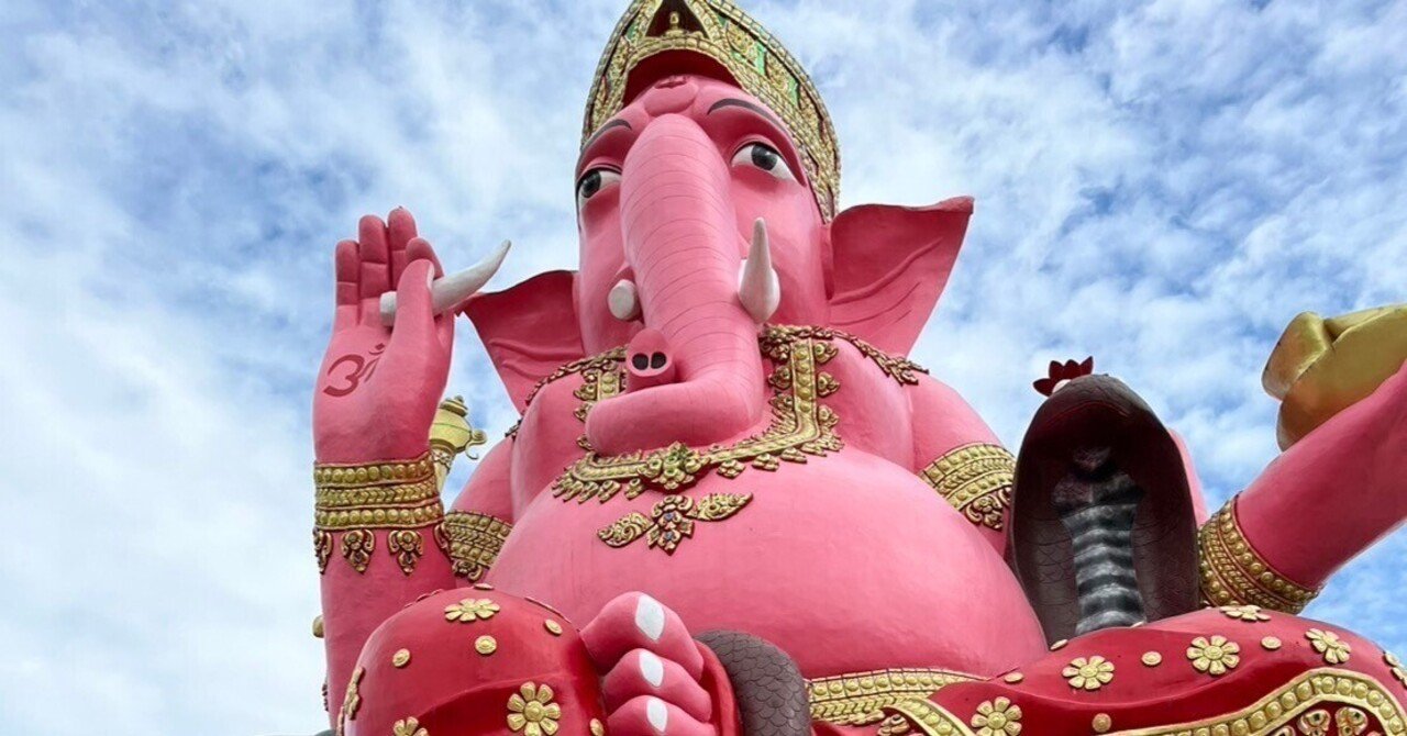 タイのお寺 バンコク以外もご紹介＃3、Wat Phrong Akat 2つ目のピンク