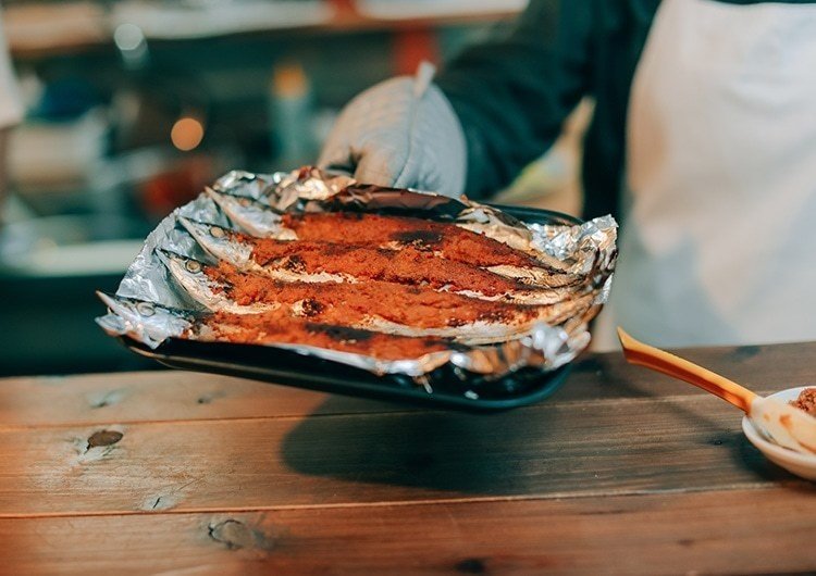 秋刀魚を焼く様子