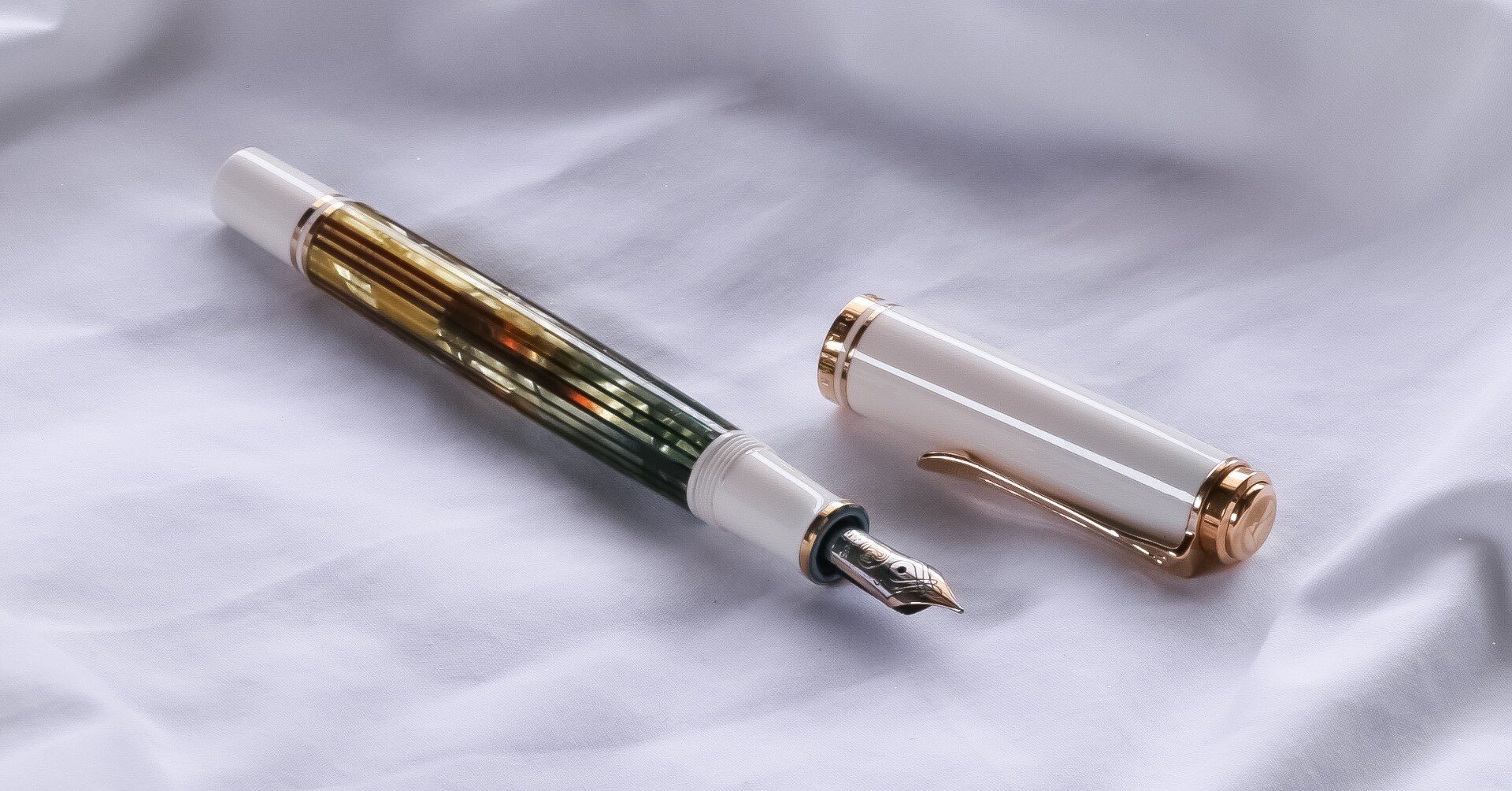 Pelikan Souverän White Tortoise M400｜窓