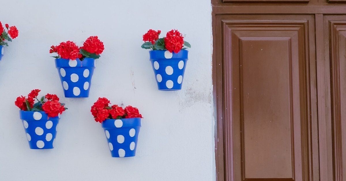 スペイン マドリードから来ました！花の9人集！スペイン陶器 マドリードのスペイン陶器市 写真素材 [ 3959824 ] - フォト