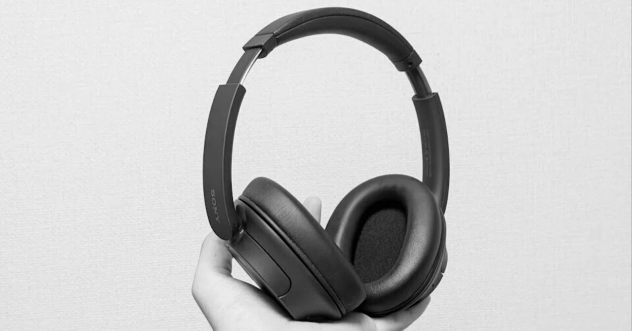 Noise-canceling headphones have latency even with a wired connection ...