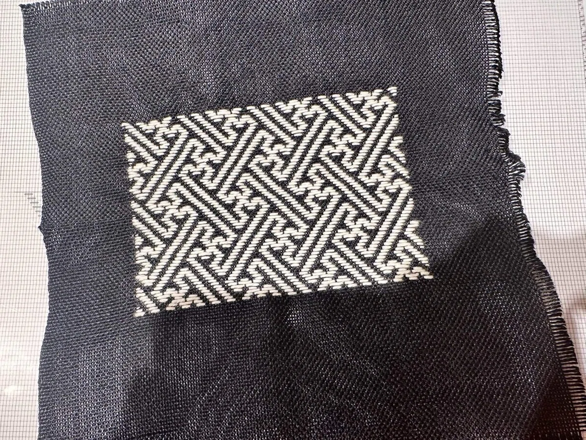 金駒刺繍 金彩 雪輪 紗綾形の地模様 紋無し 付下げ 正絹 AK-5185（紗綾 