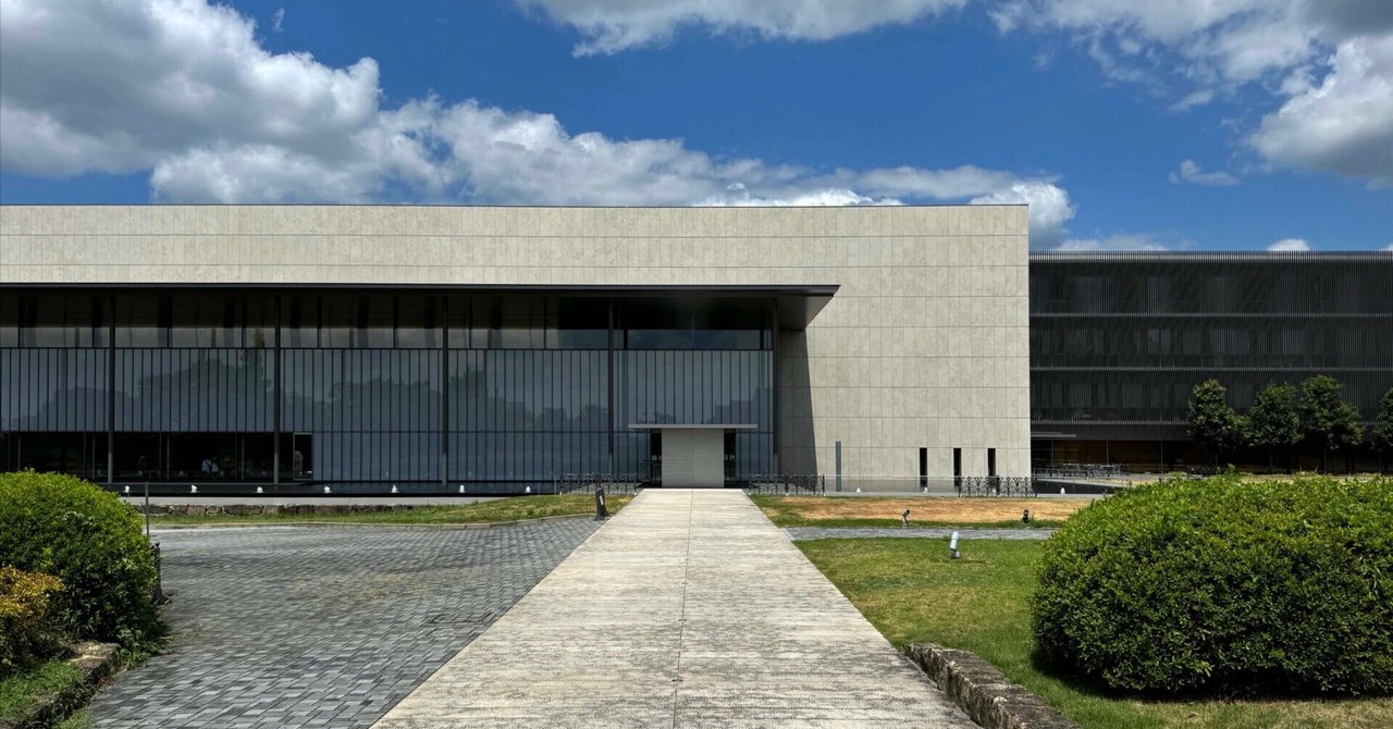 ○美術館の名作椅子#15○京都国立博物館 平成知新館｜mata