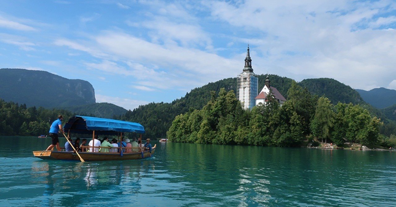 ブレッド湖・スロベニア唯一の島にある聖母被昇天教会