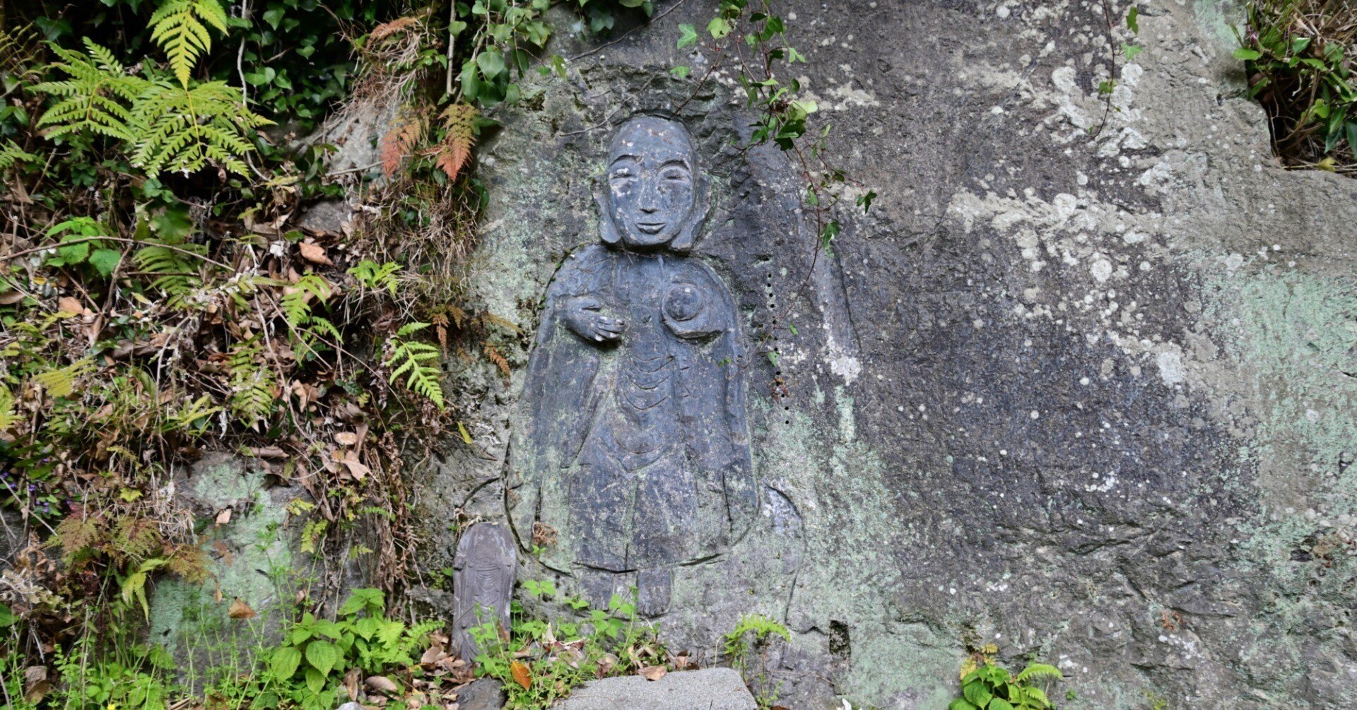 石仏の残存です。味のあるものです。 石仏の残存です。味のある
