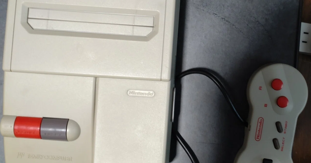 ニューファミコンを買ってみたよ。｜とみぃ