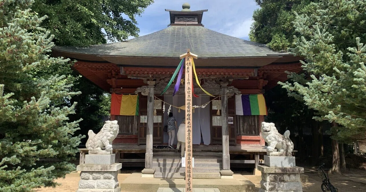 藤島八色木薬師堂～鳥海山を背にして建つ神仏習合の御堂～｜きだ