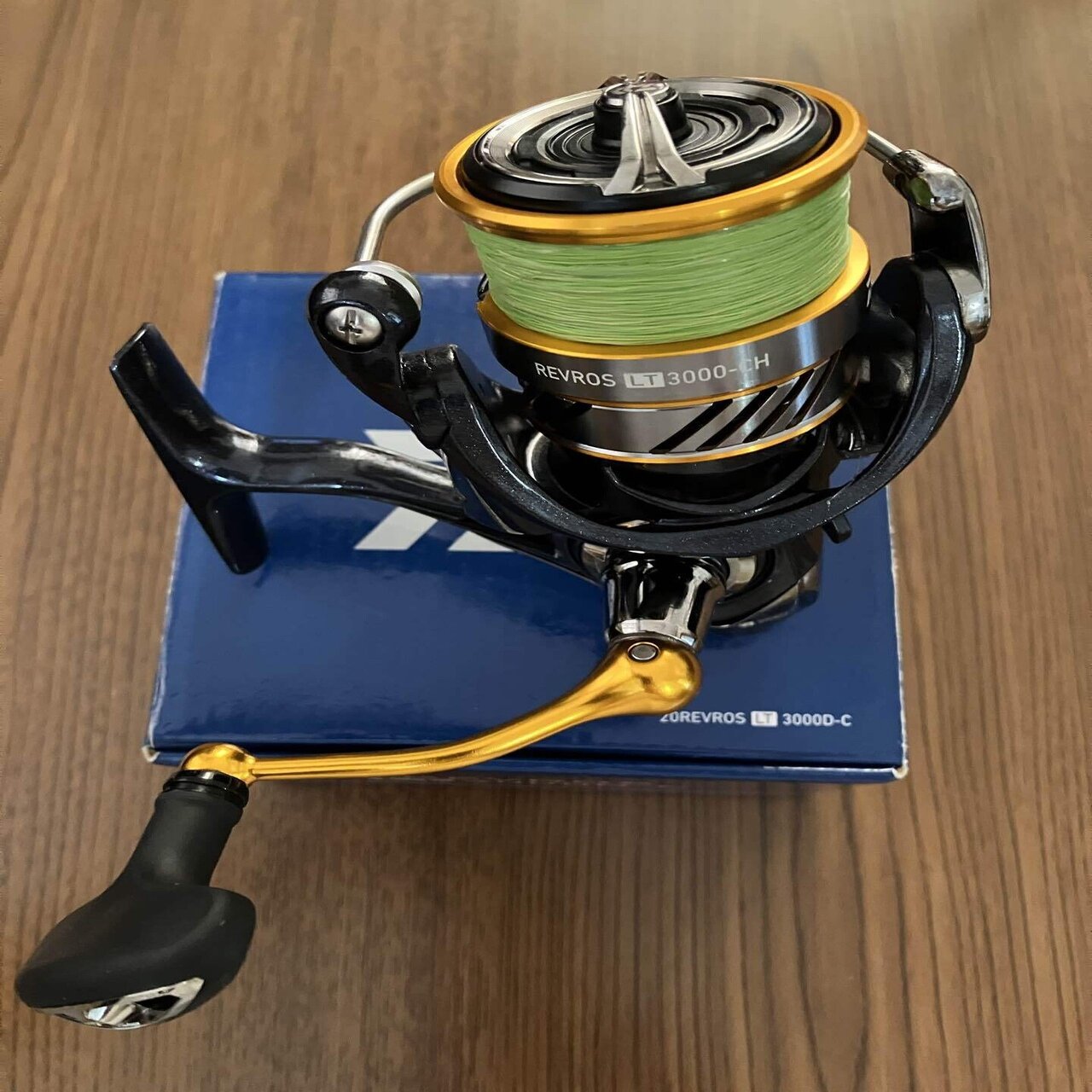 ダイワ 18 レガリスLT 3000-CXH 15 レブロス 2000 2台 コラム】20レブロス18レガリス 18レガリス 2000s 3000-cxh