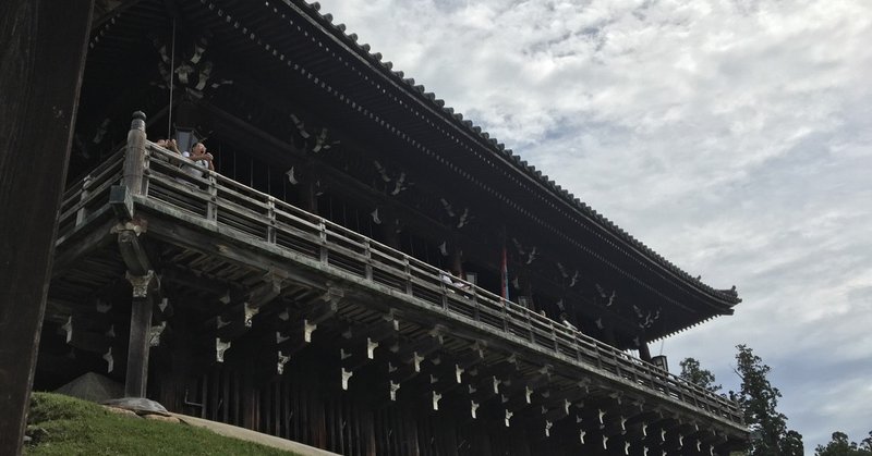 フォトジェニック。お水取りの東大寺二月堂。