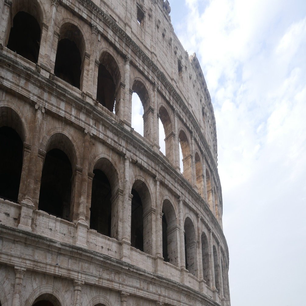 イタリアひとり旅】2日目。王道ローマ観光と現金探しの一日。｜もちこ