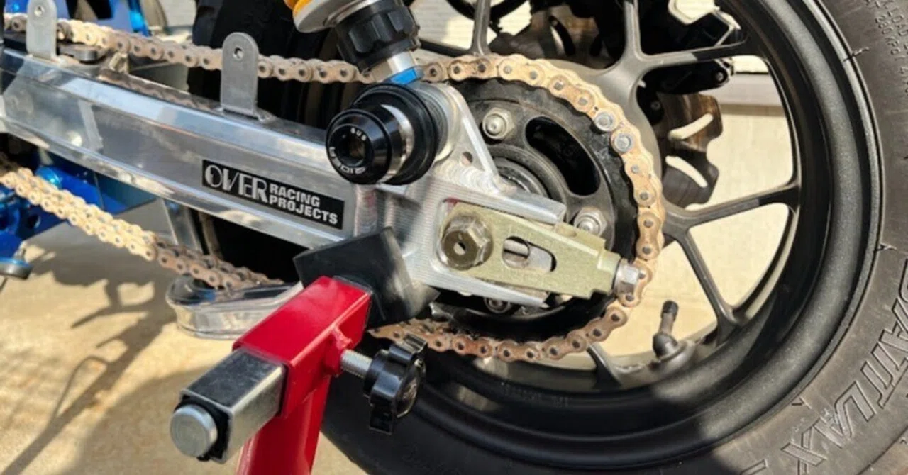 熟年ライダーのためのDIY入門 - モンキー125のチェーン調整で愛車との