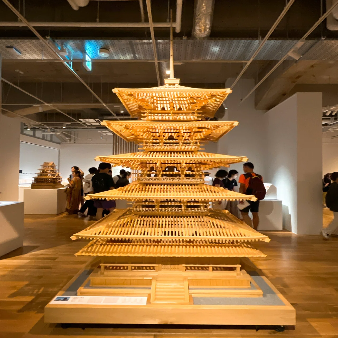 G4【未使用品】建築模型 法隆寺 五重塔 1/40 白木造り 未組立 希少 アートモデルK1 小林工芸 1/40構造モデル 法隆寺五重塔 檜造り