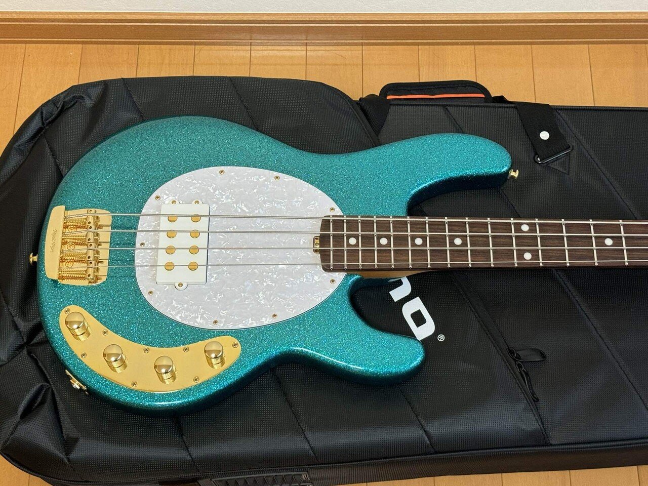 Stingrayコピー スティングレイ フレットレス 自作ネック 豪華パーツ Stingrayコピー スティングレイ フレットレス 自作ネック 豪華