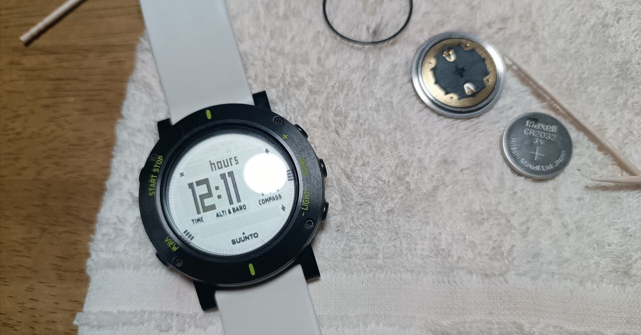 電池交換の裏技】 SUUNTO CORE（スントコア）の開かない裏蓋｜BUTACO