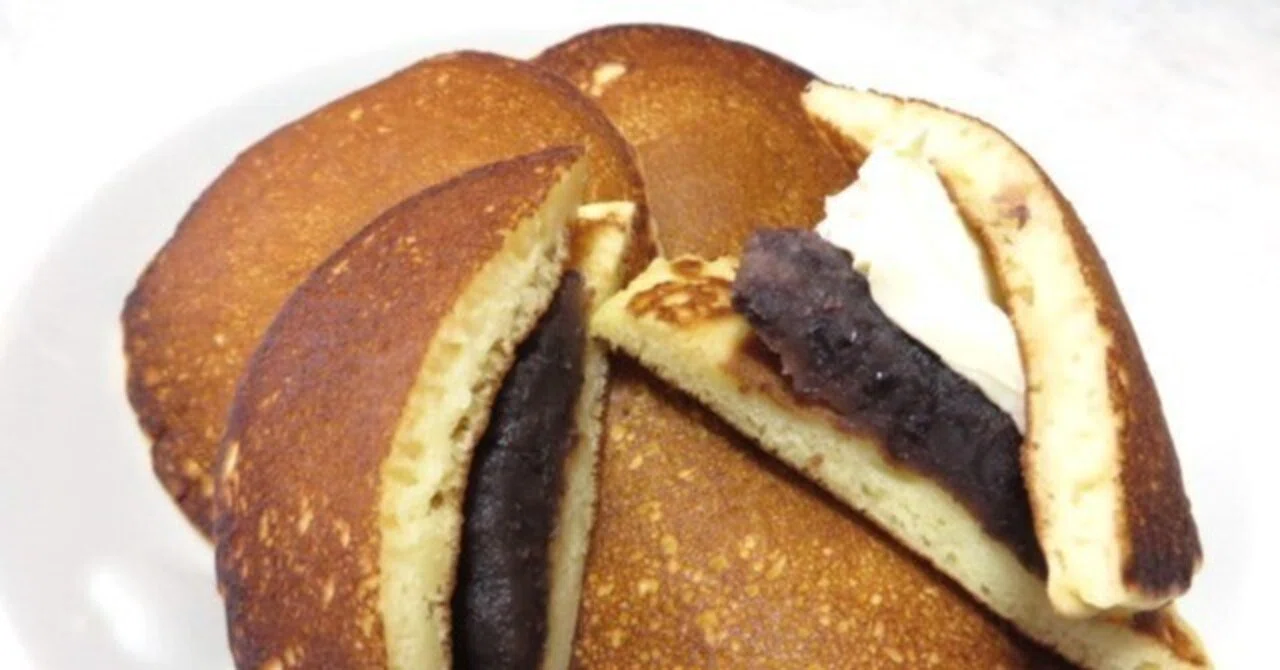 冷蔵庫にあった小豆餡とホットケーキミックスでどら焼きを作ってみたら 冷蔵庫にあった小豆餡とホットケーキミックスでどら焼きを作ってみたら