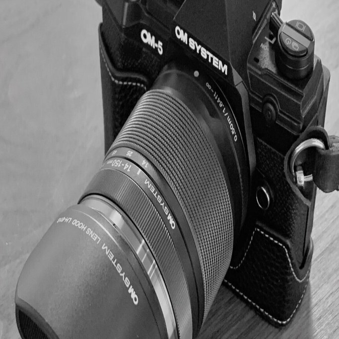 13 M.ZUIKO 14-150mm F4.0-5.6 Ⅱ（換算28-300mm）とOM-5は、マイクロ