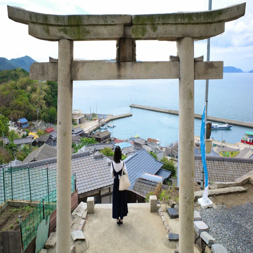 瀬戸芸】男木島の文化に溶け込む現代アートとタコと猫の関係｜なつ