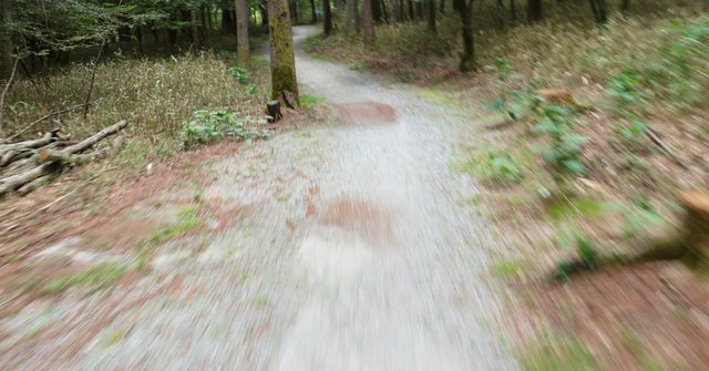「グラベル」と「MTB」の違いは“ペダルヒット”