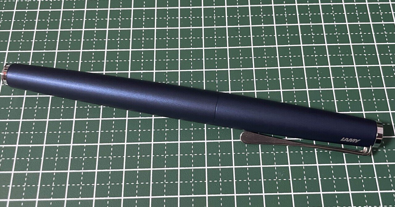 大人も着やすいシンプルファッション 万年筆】地味なLAMY「studio（ステュディオ）」を語りたい！｜も 筆記具