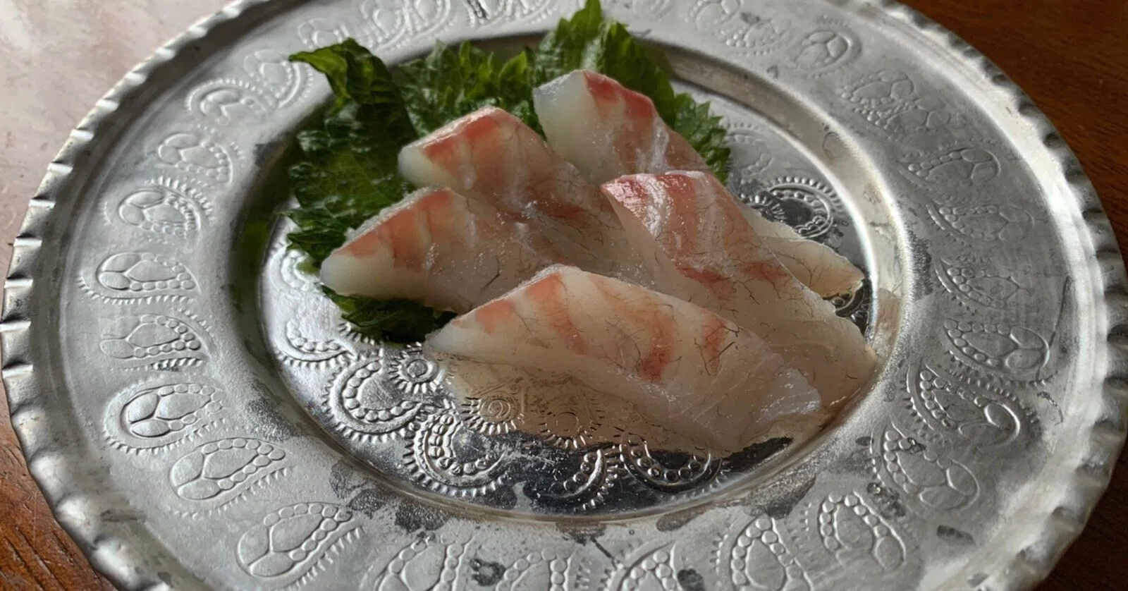 イラン銅食器×お刺身｜Miki Khanum
