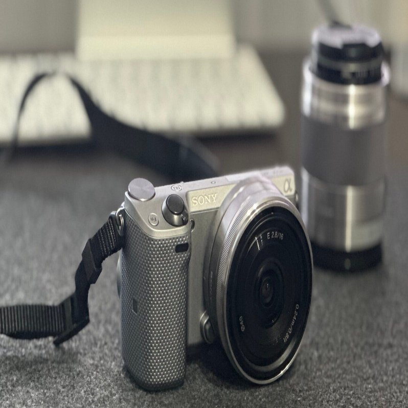 古さを感じない！あえてカメラを使う楽しみ SONY NEX-5T｜傘