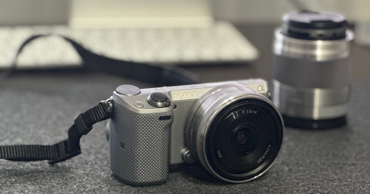 古さを感じない！あえてカメラを使う楽しみ SONY NEX-5T｜傘