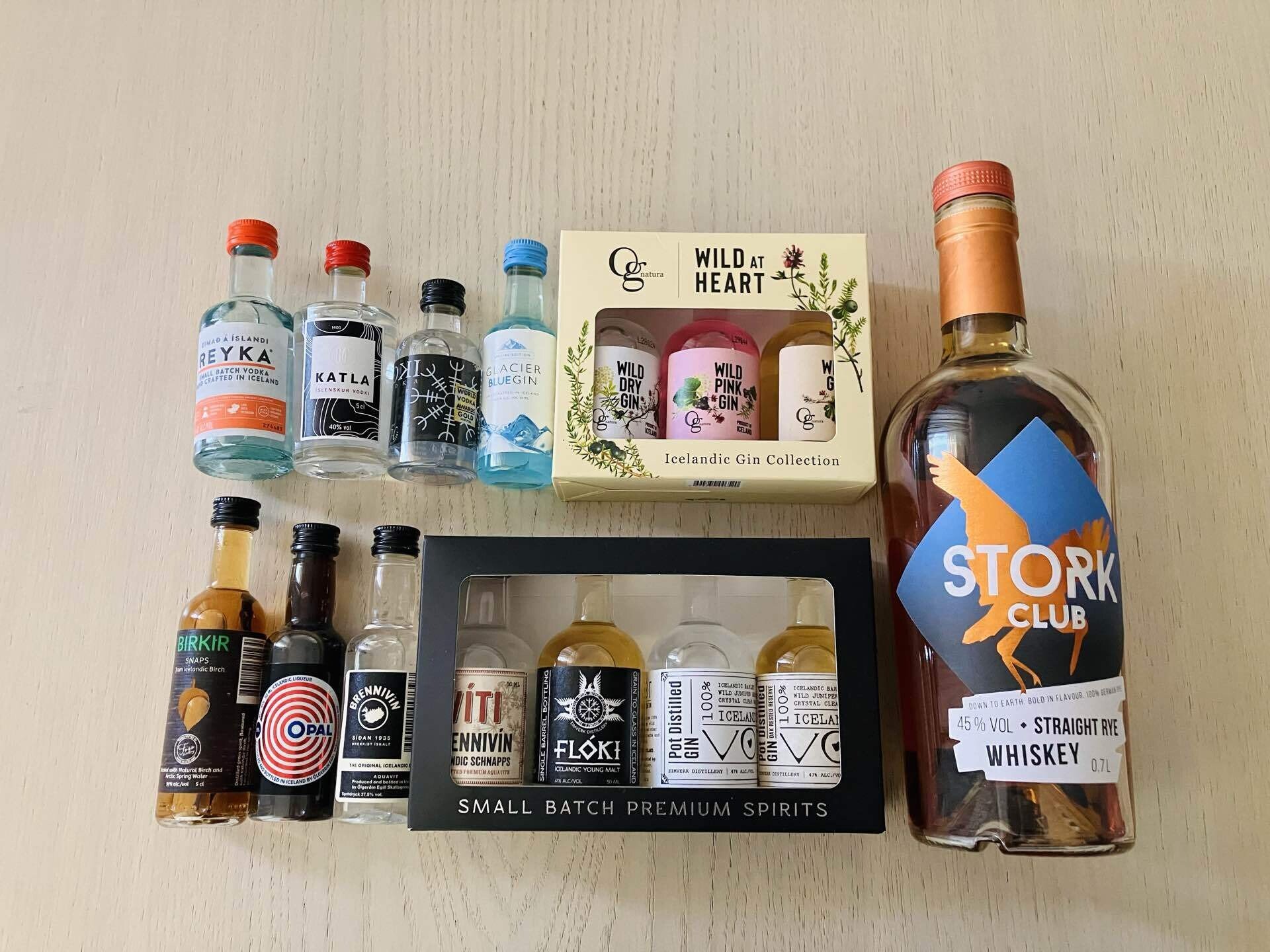 旅の土産に、アイスランドのお酒のミニボトルを買ってきました！ 家に