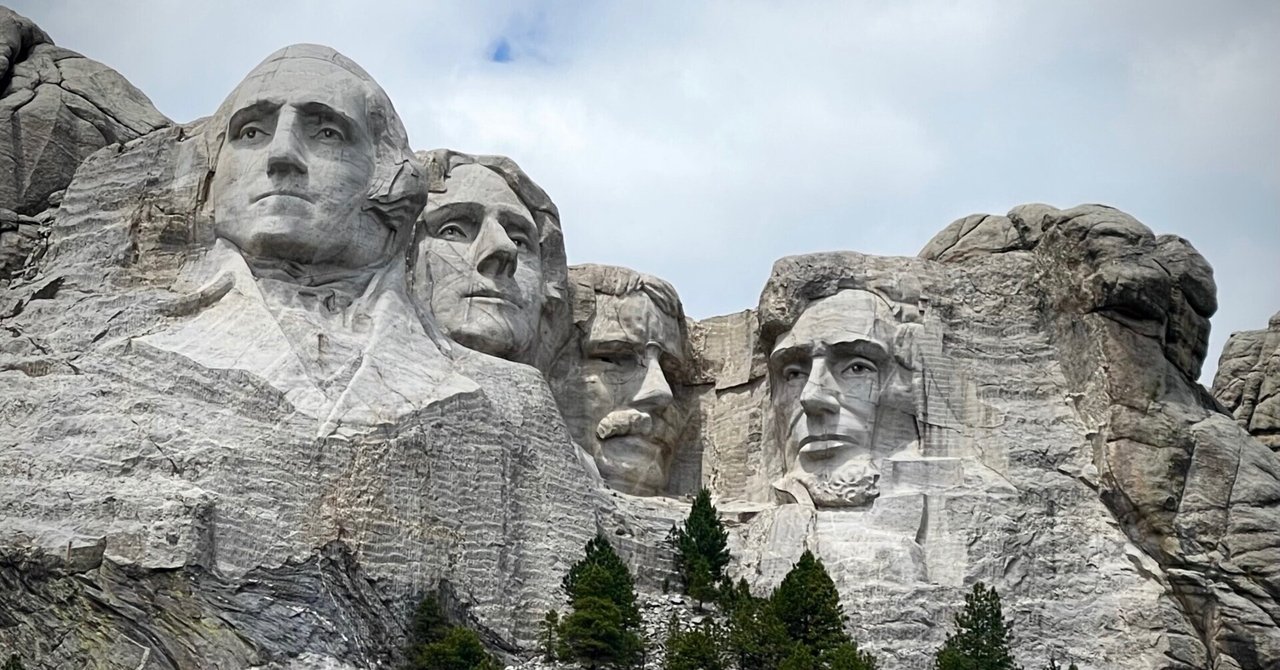 LIBERTY ケネディ ワシントン ルーズベルト ジェファーソン リンカーン 大統領4人の巨大彫刻！マウントラシュモア国立記念公園レビュー