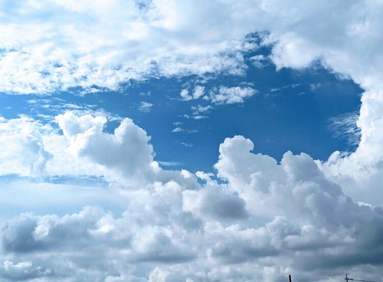 朝撮った空。結構綺麗に撮れた✨