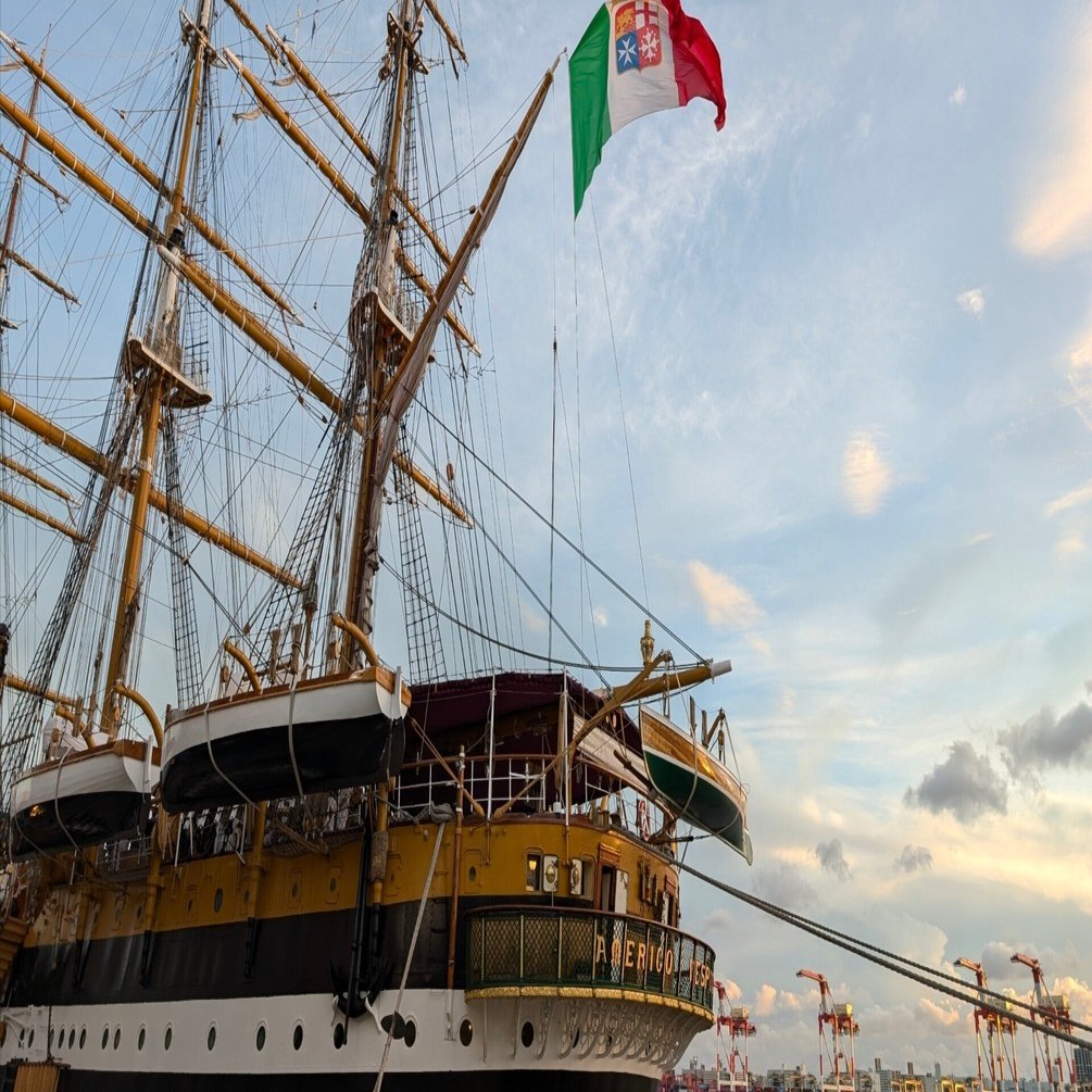 世界で最も美しい船、イタリアの帆船「アメリゴ・ヴェスプッチ号」を