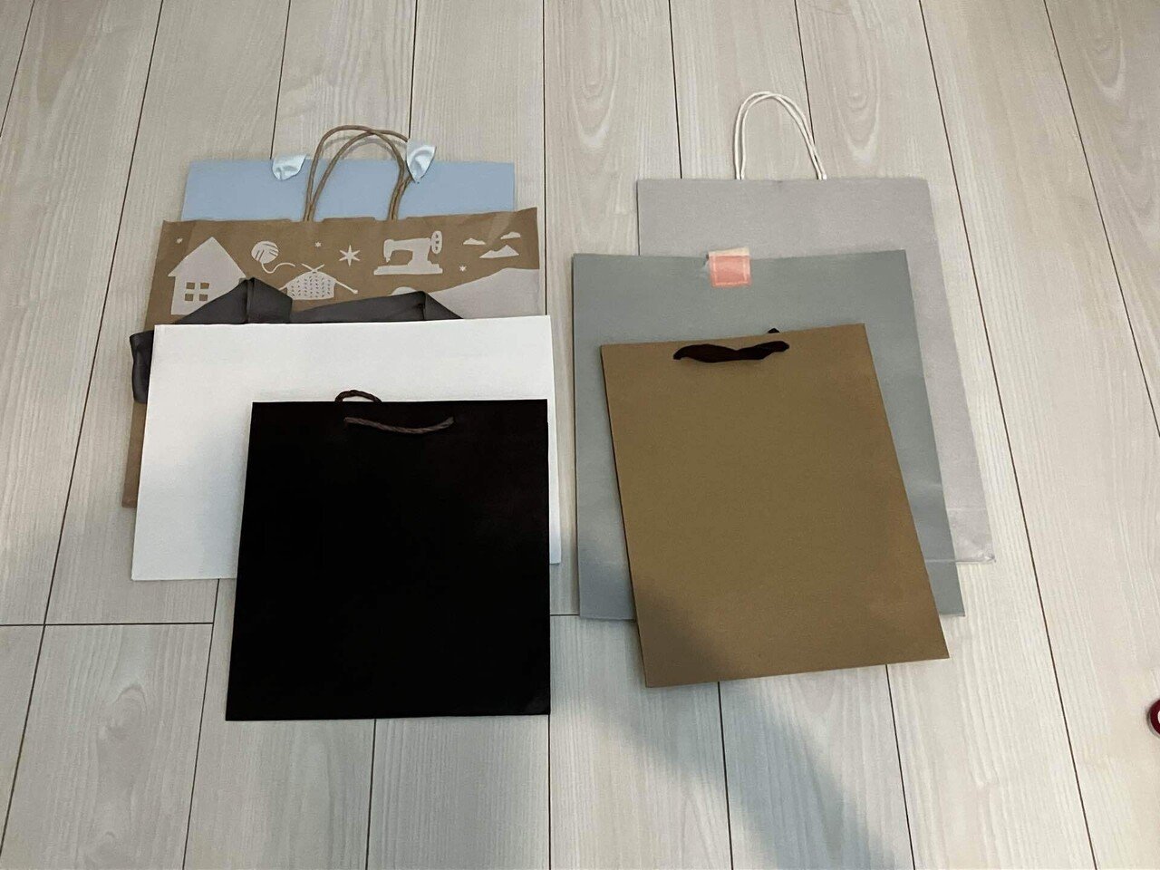 プチ断捨離】紙袋を整理しよう｜Uchino Hito
