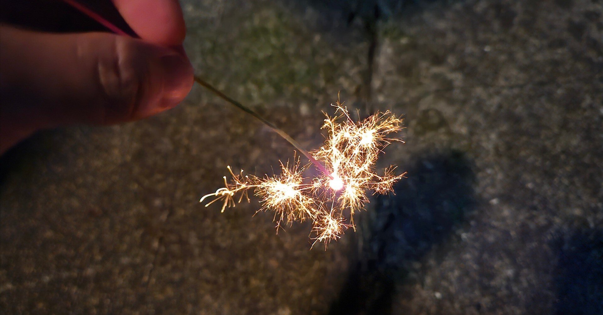 🎇お盆すぎの線香花火🎇｜りんごりん