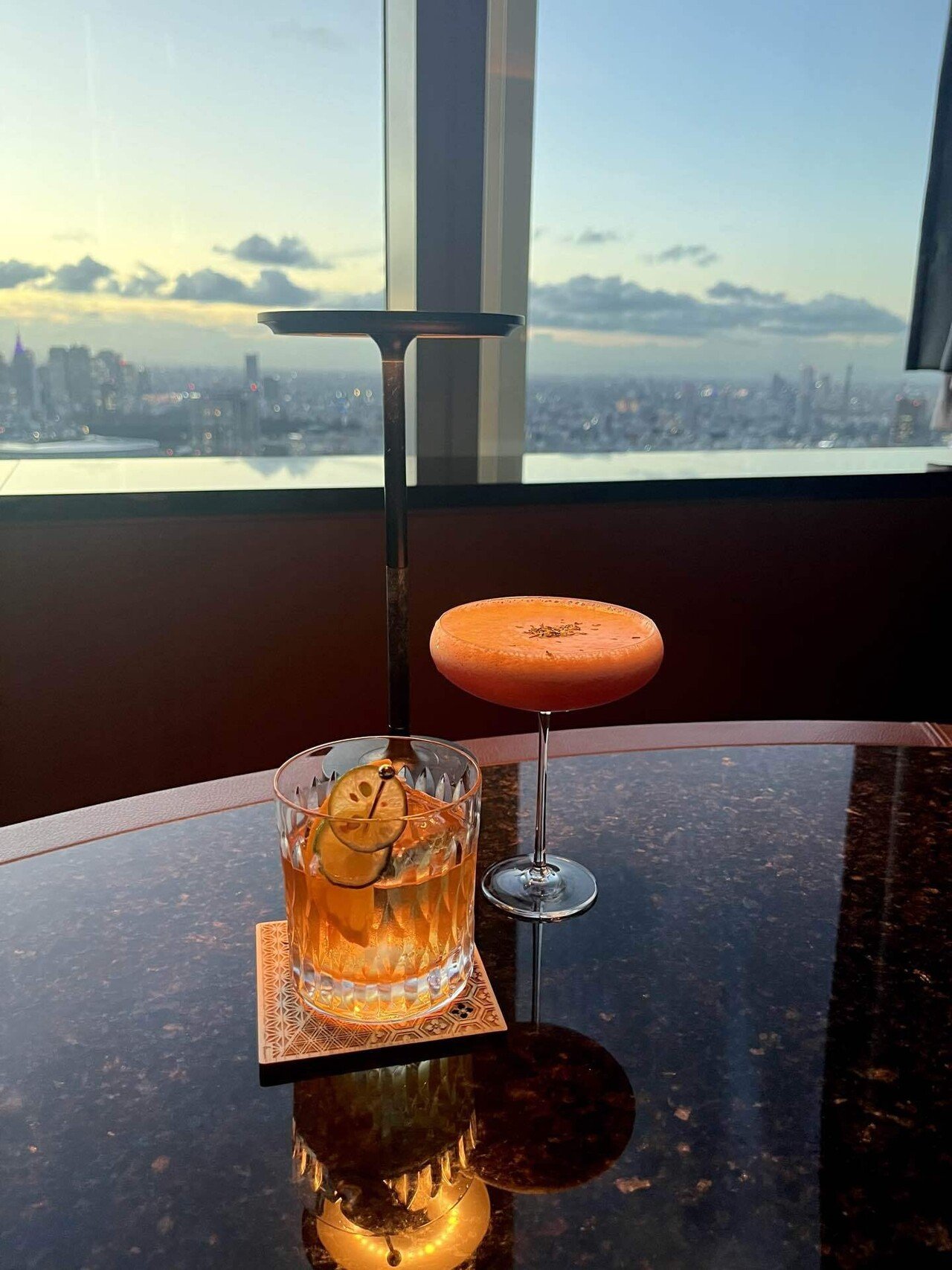 リッツカールトン TheBarで夕焼けを眺めながら｜愛｜東京独身OLの