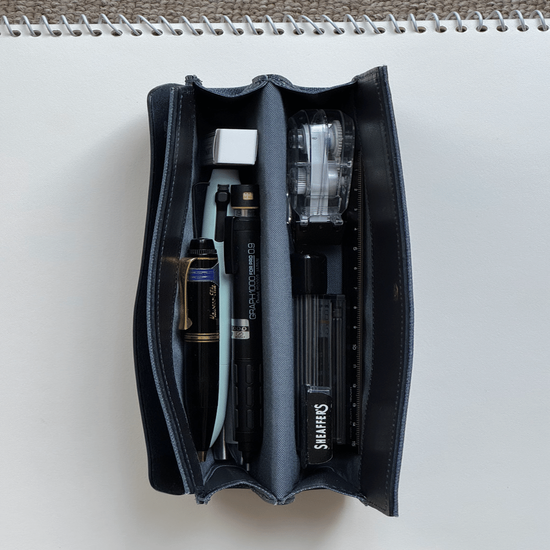 最小のデスク(筆箱紹介#3)【POSTALCO ツールボックス NAVY BLUE】｜鬻