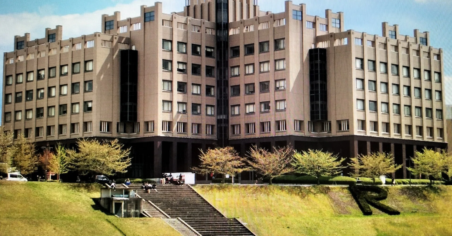 立命館大学初代生命科学部長谷口吉弘先生に聞く、BKCの誕生にみる大学