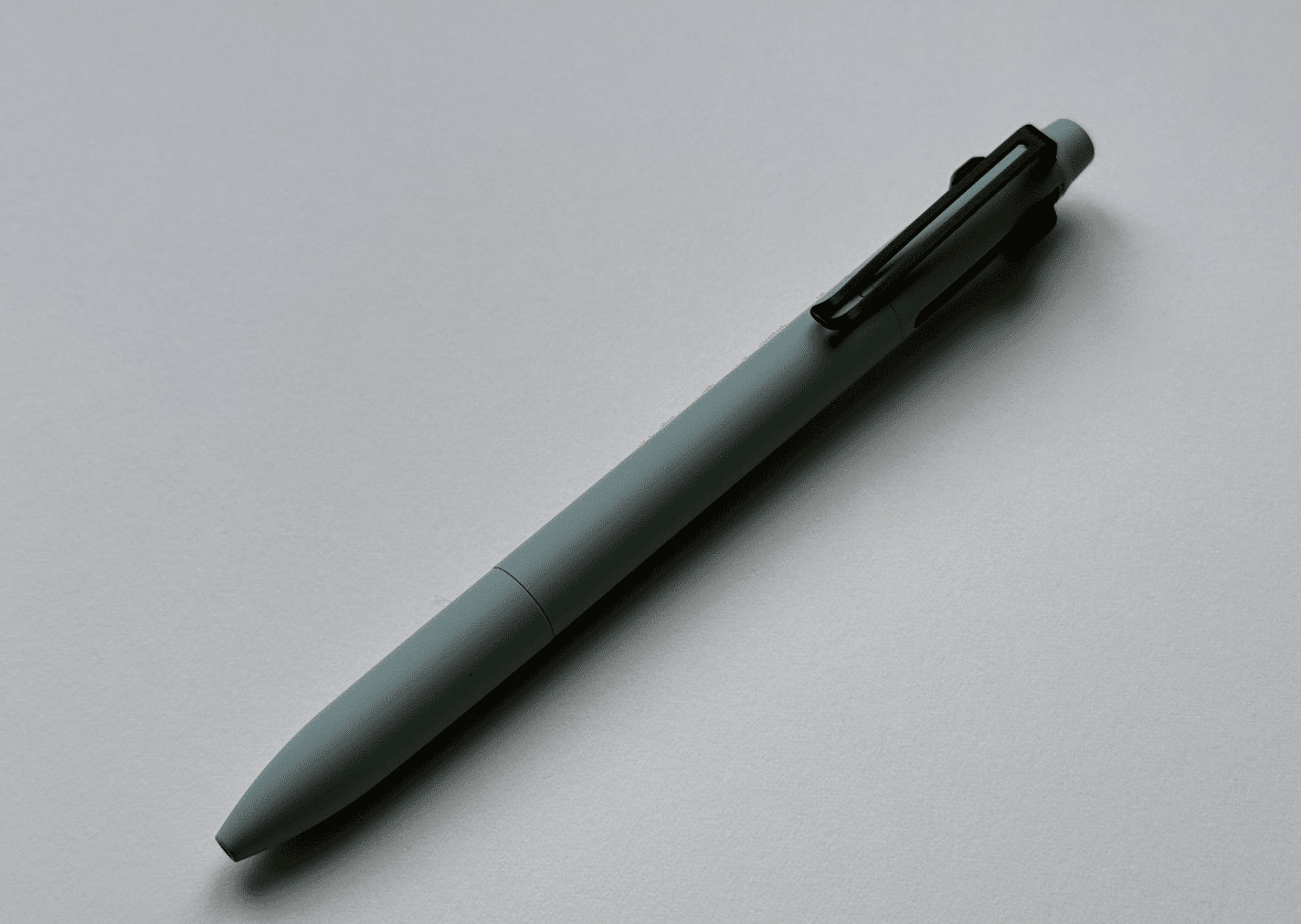 最小のデスク(筆箱紹介#3)【POSTALCO ツールボックス NAVY BLUE】｜鬻