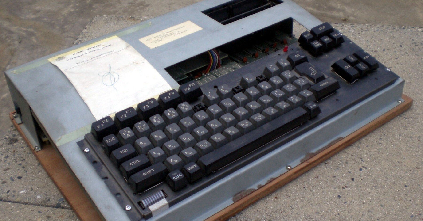 地球を一周し、内藤時浩氏に団扇で扇がれた試作MSX2｜サイボーグMSX