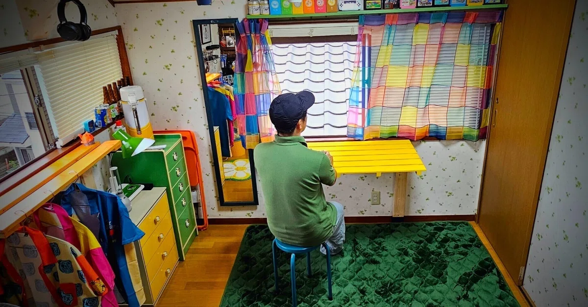 狭い部屋でも快適！クロスバイクと昭和レトロ家具で彩る私の暮らし 