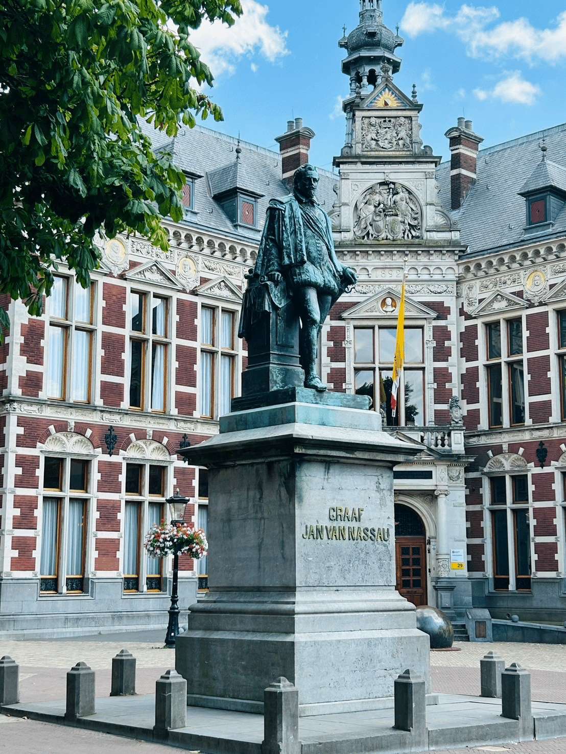 【置き時計】ユトレヒトの楓の木使用正方形電池式　オランダミッフィーブルーナ故郷 置き時計】ユトレヒトの楓の木使用正方形電池式 オランダ