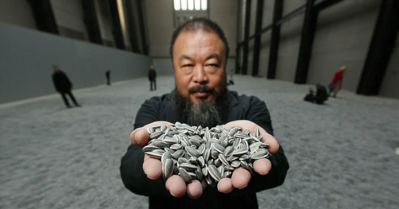 中国で有名な芸術家艾未未(Ai WeiWei)の芸術品——陶器のひまわりの種 艾 未未 Sunflower Seeds ｜Koji