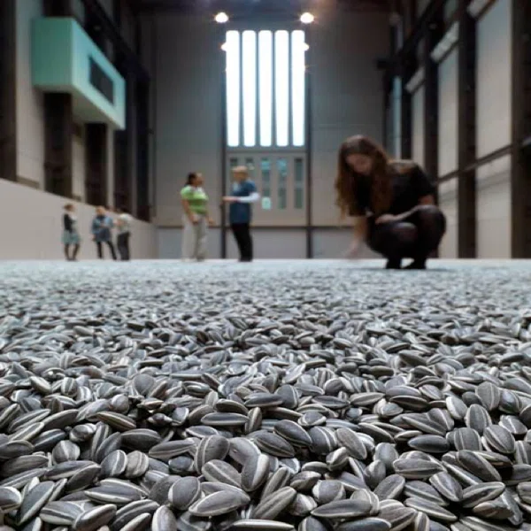 中国で有名な芸術家艾未未(Ai WeiWei)の芸術品——陶器のひまわりの種 艾 未未 Sunflower Seeds ｜Koji