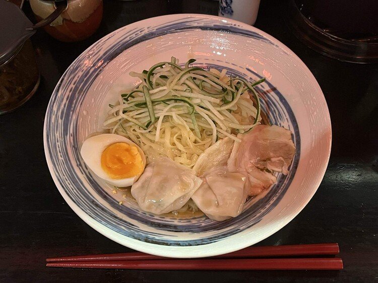 今日の昼食は中区基町の呉麺屋 アクアセンター街店の呉冷麺と餃子。