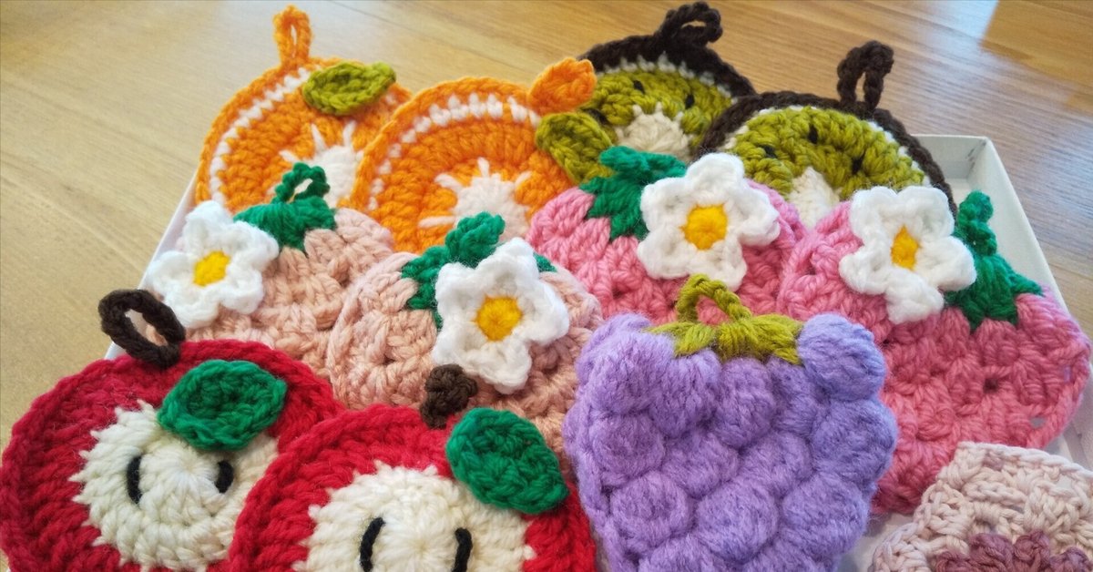 ぴいちp1 アクリルたわし お花を付けたいちご ぴいちp1 アクリルたわし お花を付けたいちご アクリルたわし