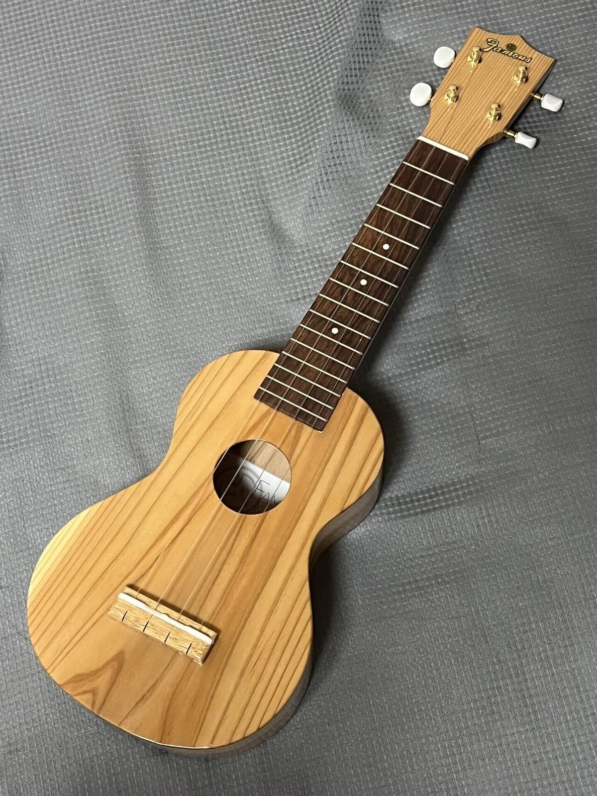 現状品 ウクレレ 吐き出し