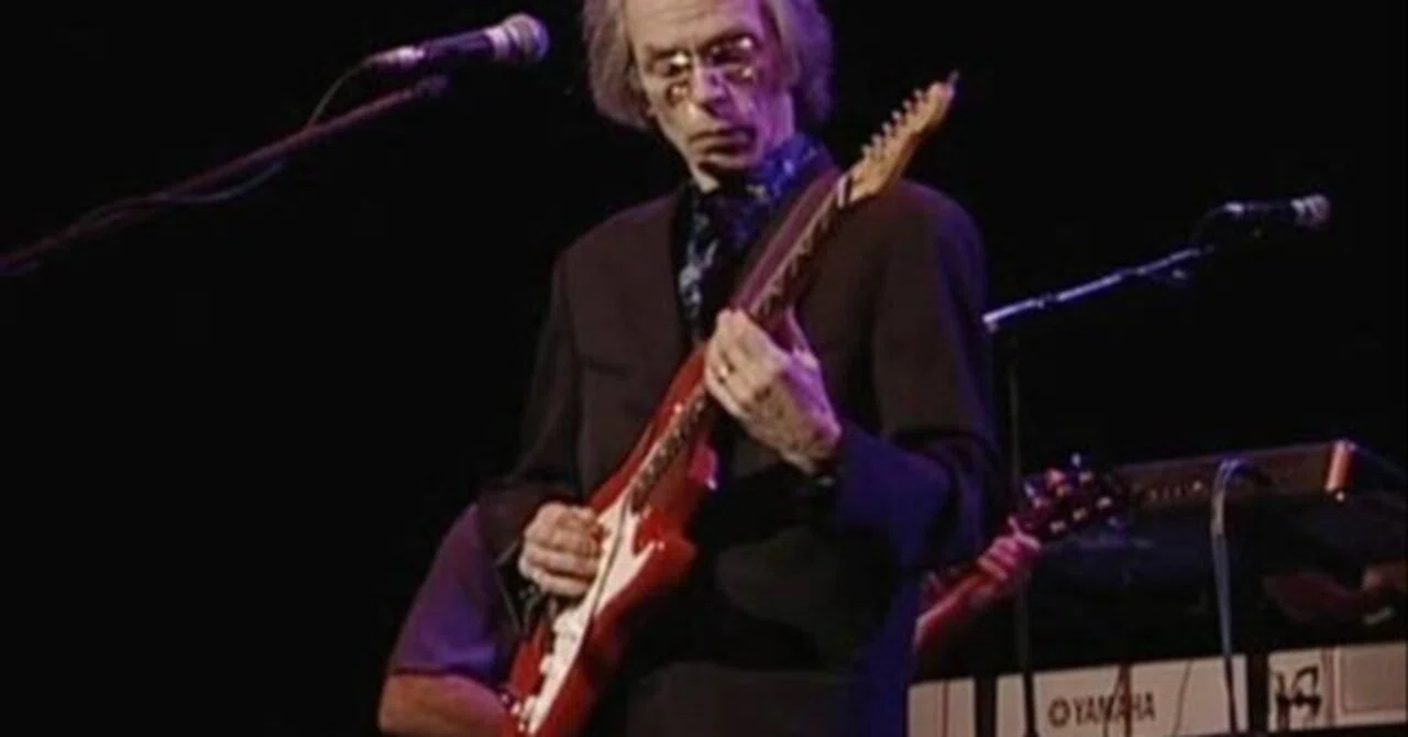 スティーヴ・ハウ（Steve Howe） - Remedy: Live｜Qello Japan